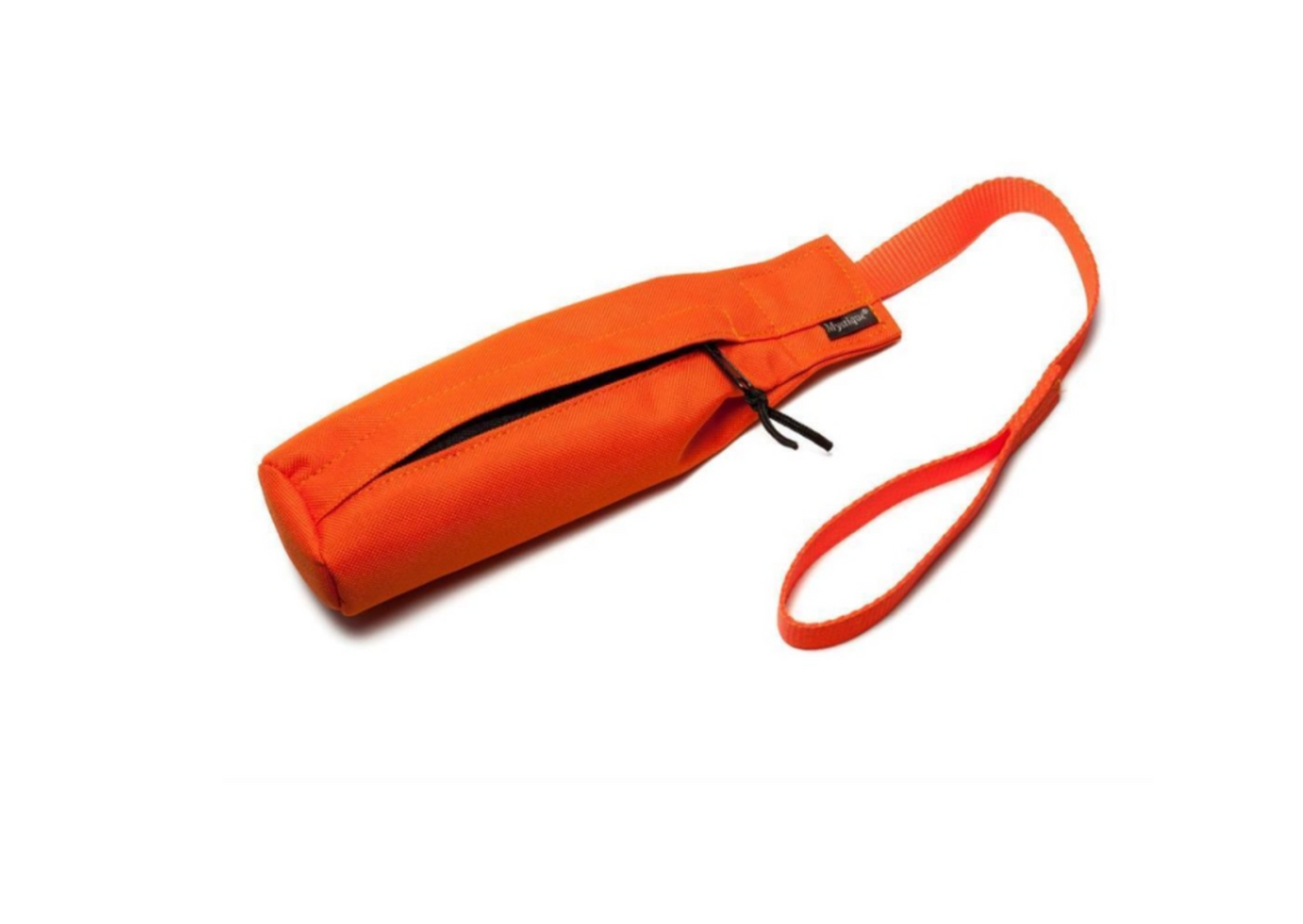 Dummy für Hunde in orange aus Stoff und mit einer Schlaufe. Länglich ist ein Reißverschluß angebracht.