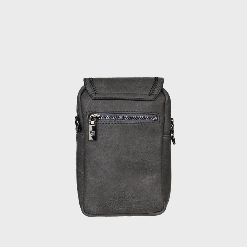 Kleine Tasche von hinten aus schwarzem Leder.