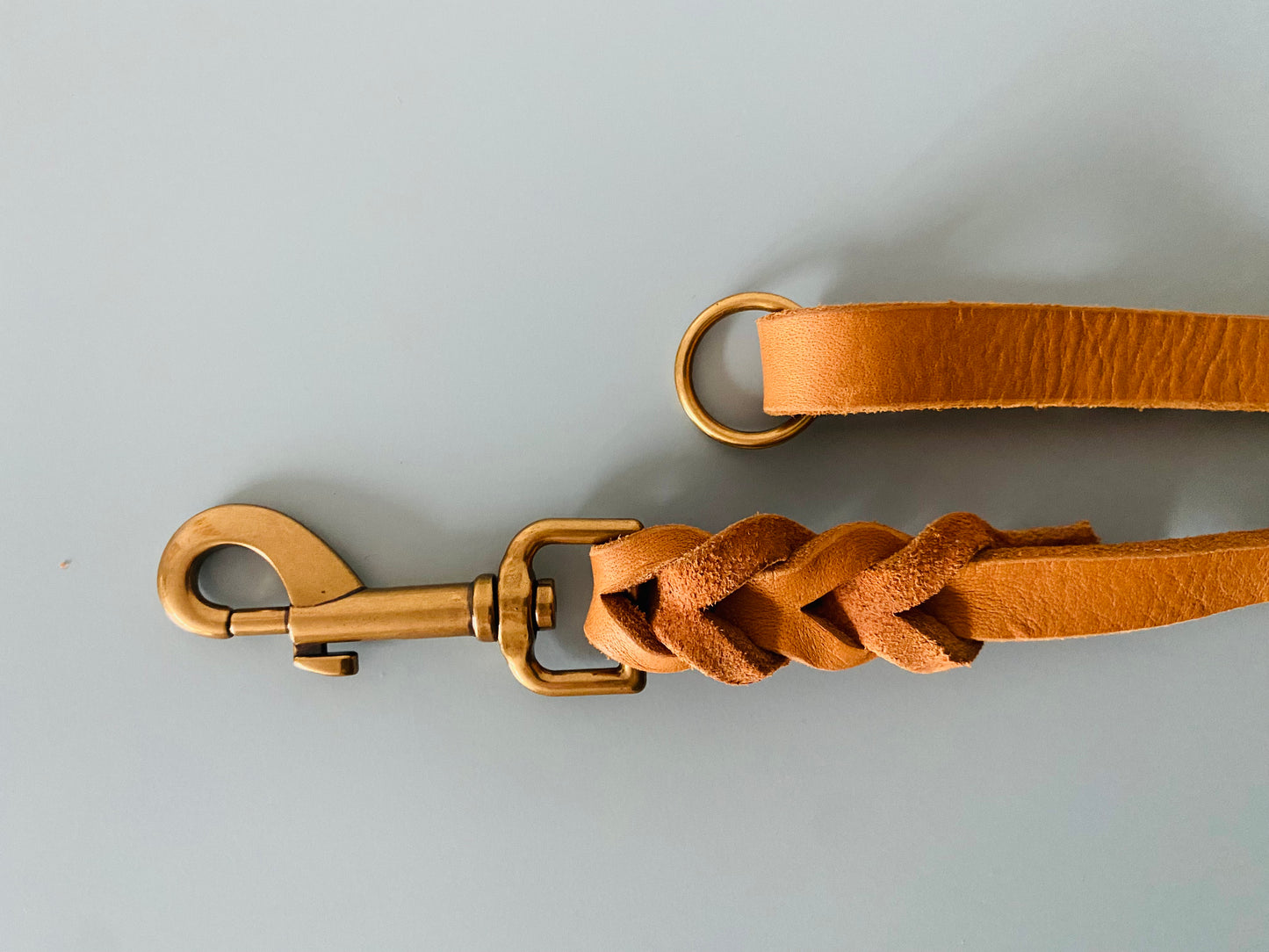Leine mit Handschlaufe Cognac I Gold
